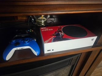 Xbox series S comes with 2 controllers