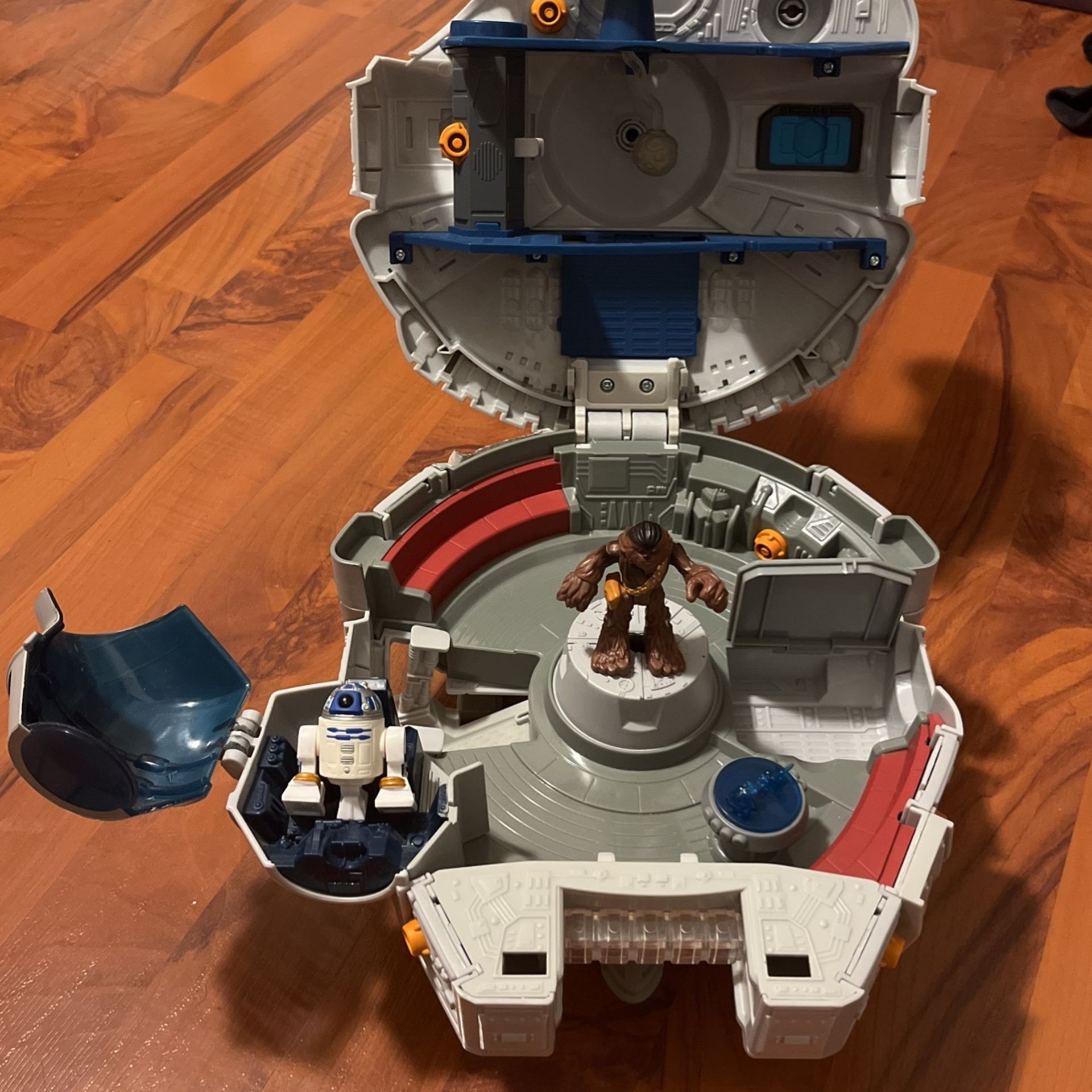 Millenium Falcon Disney