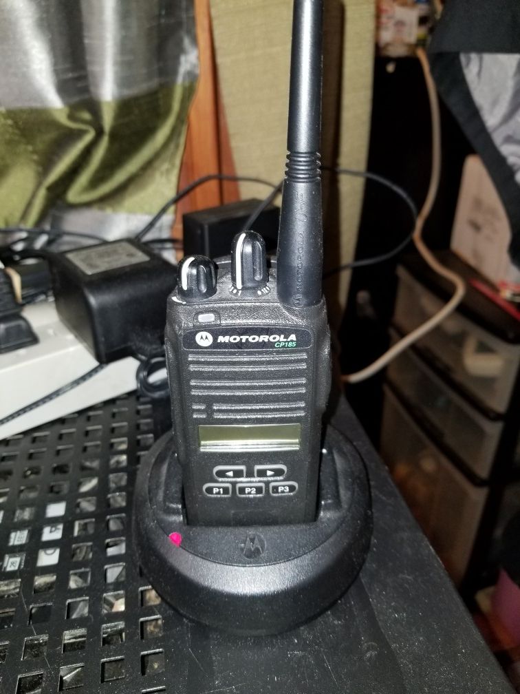 A lot of ( 5 ) used Motorola professional communication two ways radios ...