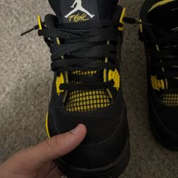 Jordan 4 thunders 