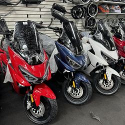 Brand New Qmax 200cc Gas Scooter 