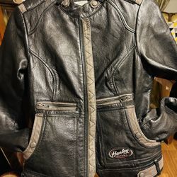 Small  Ladies  Harley Motors Leather  Jacket  Like New Condition 16 Wide Shoulder 24 Inch  Arm 23 Body Length  Excellent Condition 