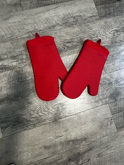 NWOT RED KITCHEN AID OVEN MITTENS