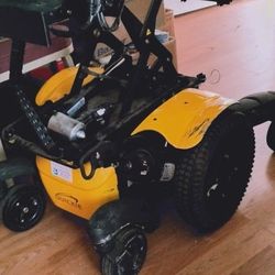 Quickie Qmb710 Wheelchair . Brand New Battery's New Full Screen Controls  Ready To Ride 