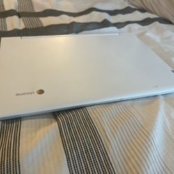 2-in-1 White Chromebook Tablet