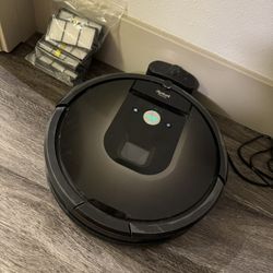 Wi-Fi® Connected Restored Roomba® 980 Robot Vacuum