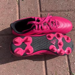 New/Nuevos Kids Soccer Cleats