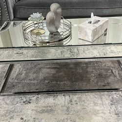 Mirror 🪞 table  they have some crack on it