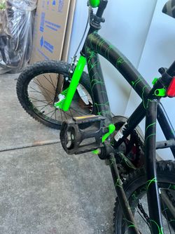DynaCraft Bike for boys 18inch tire