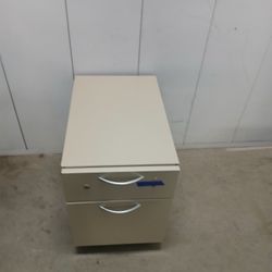 Metal File Cabinet Letter Size With Key Heavy Duty By Steelcase 