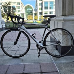 17 lb. All-Carbon Trek Madone 6.9 Racing Bike 