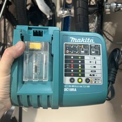 Makita 18 V Faster Charger 