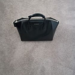 Givenchy Calfskin Shoulder Bag *Black&Silver