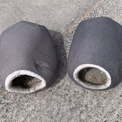 boots & barkley cat bed Both $20  Or $10 Each 