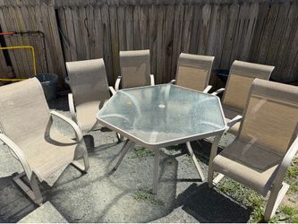Outdoor dining table + 6 chairs