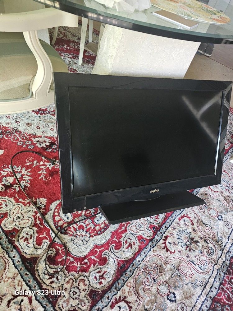 Sanyo T.V W 31" X H 21" Working Great Like New + New Remote Control Included