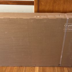 Brand New Samsung Crystal Led 4k Tv And Wall Mount In The Box