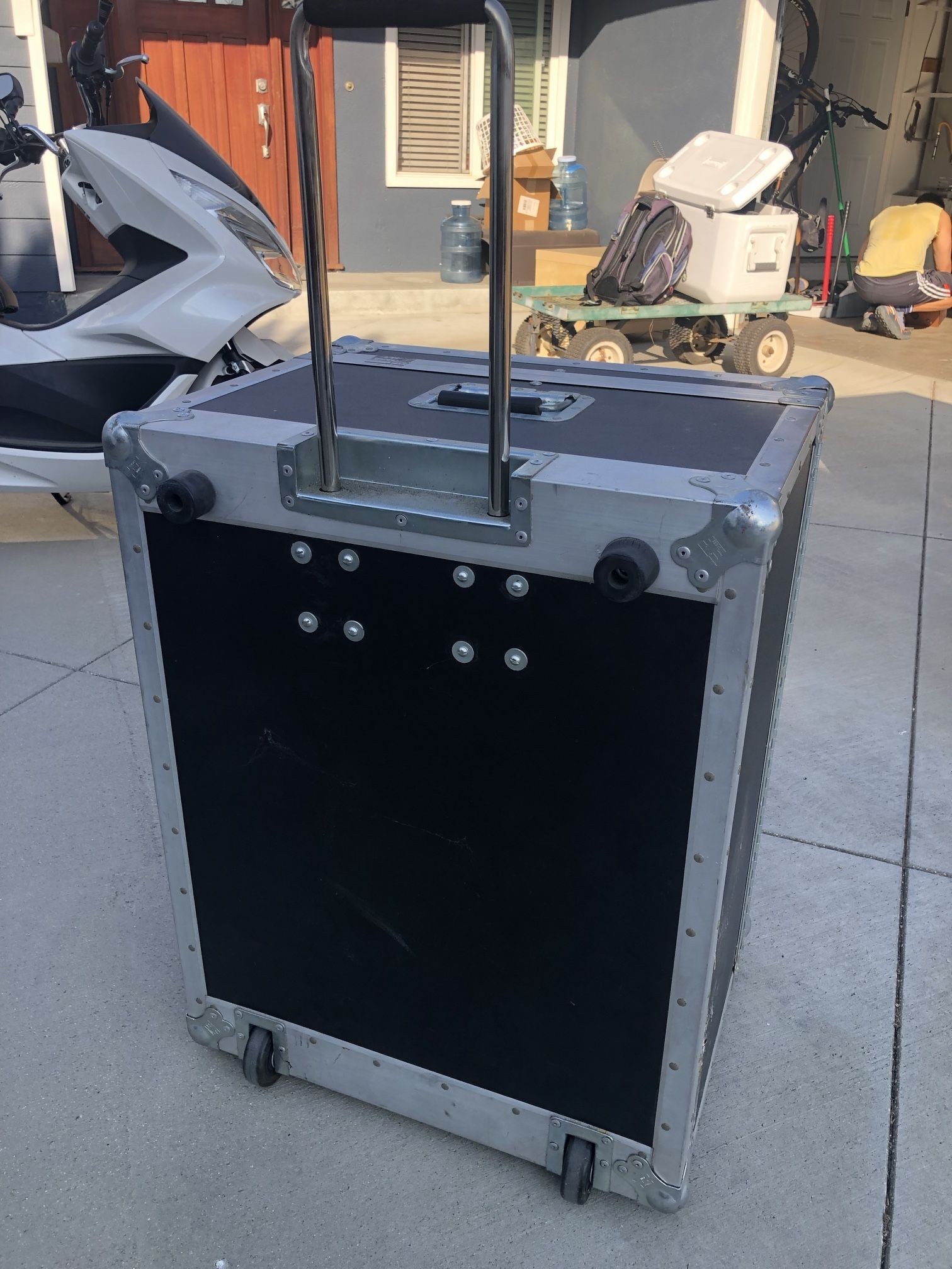 PRO ATA TRUNK CASE w/WHEELS & RETRACTABLE HANDLE