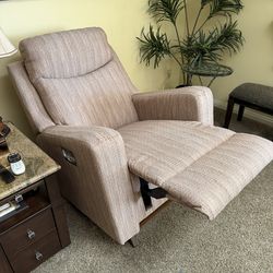 REDUCED PRICE! La Z Boy Power Recliner