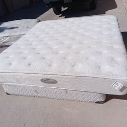 King Beautyrest Mattress And Box Spring 