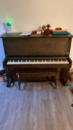 Gulbransen standup piano $2000