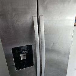 Stainless Steel Refrigerator With Freezer 