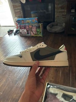 Jordan 1 Low Travis Scott
