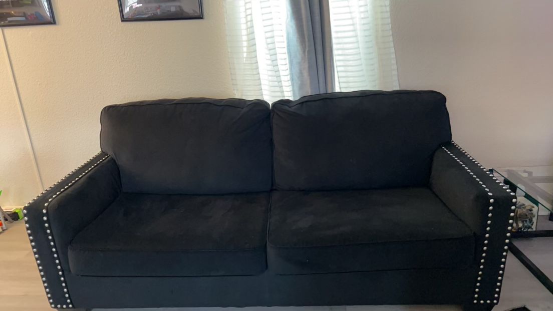 Black Gently Used Sofa Set 