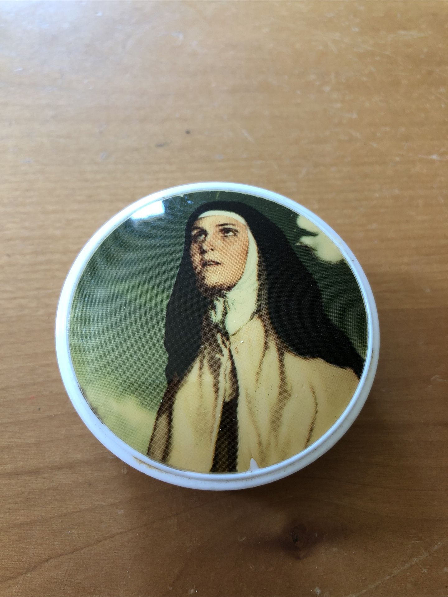 Rosario DePetalos Red Wood Rosary With Case