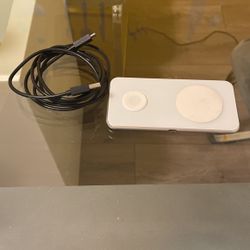 charger for iphone and applewatch