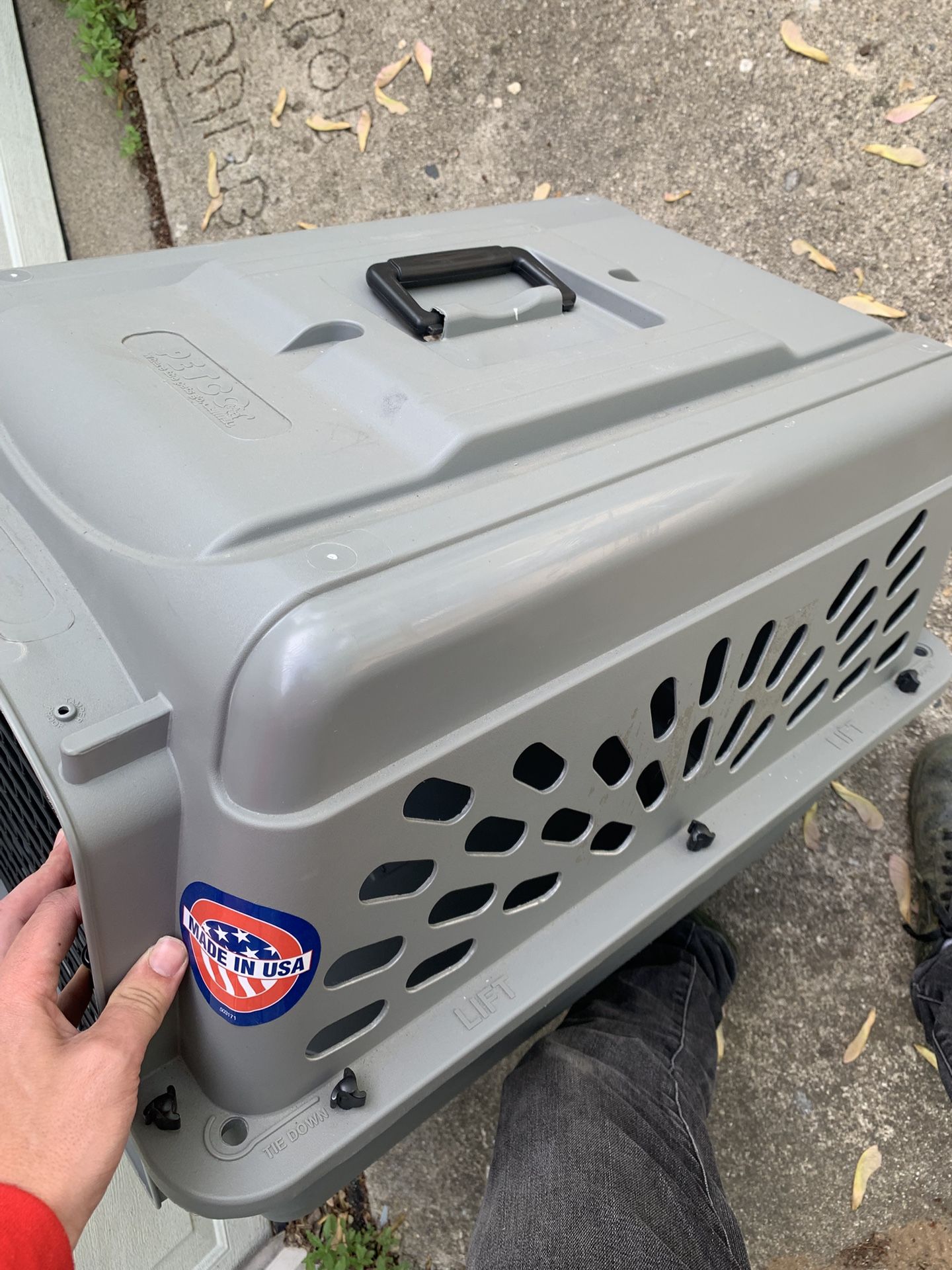 Dog Kennel Carrier