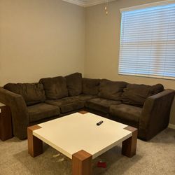 SECTIONAL COUCH