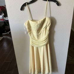 Elegant Kiki Fancy Yellow Dress Size Medium Excelente Condition 