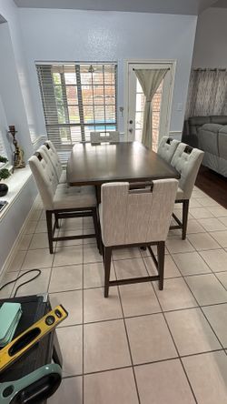 Walstead Place Brown 7Pc Counter Height Dining Room With Beige Barstools