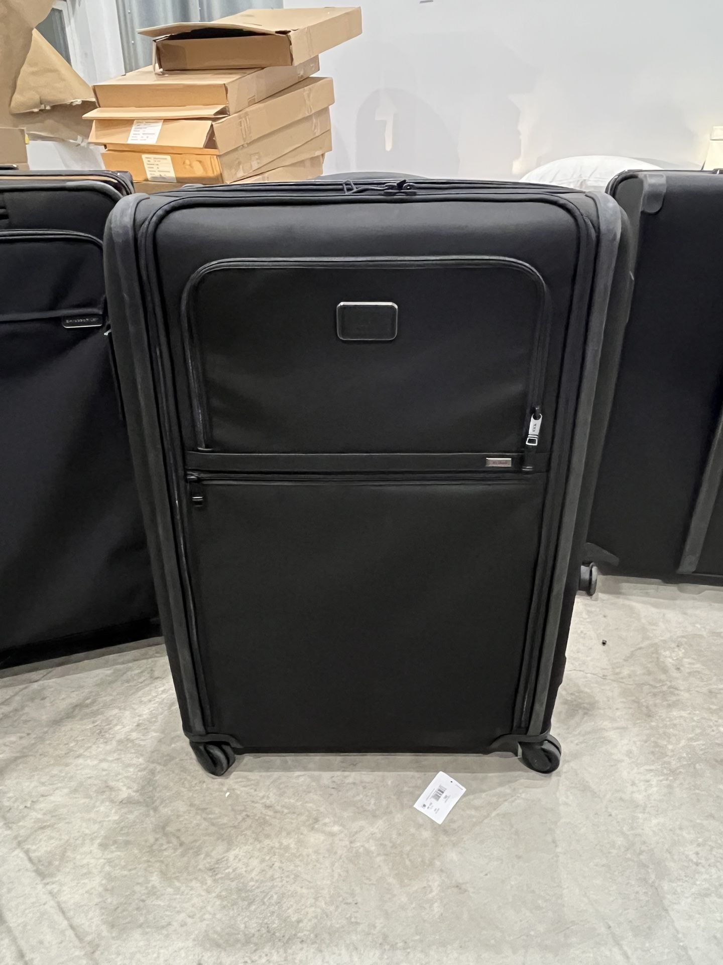 TUMI ALPHA 3 Extended Trip Expandable 4 Wheeled Packing Case
