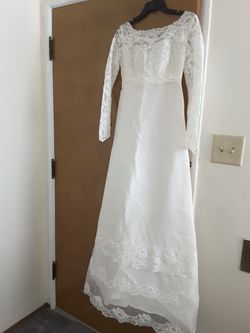 IVORY WEDDING DRESS ( SMALL OR MEDIUM
