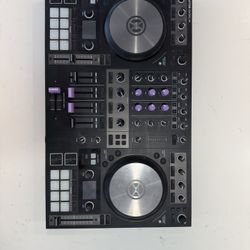 TRAKTOR S4 MK3: Electronic DJ Mixing Board