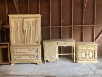 3 Piece Bedroom Set- Vintage