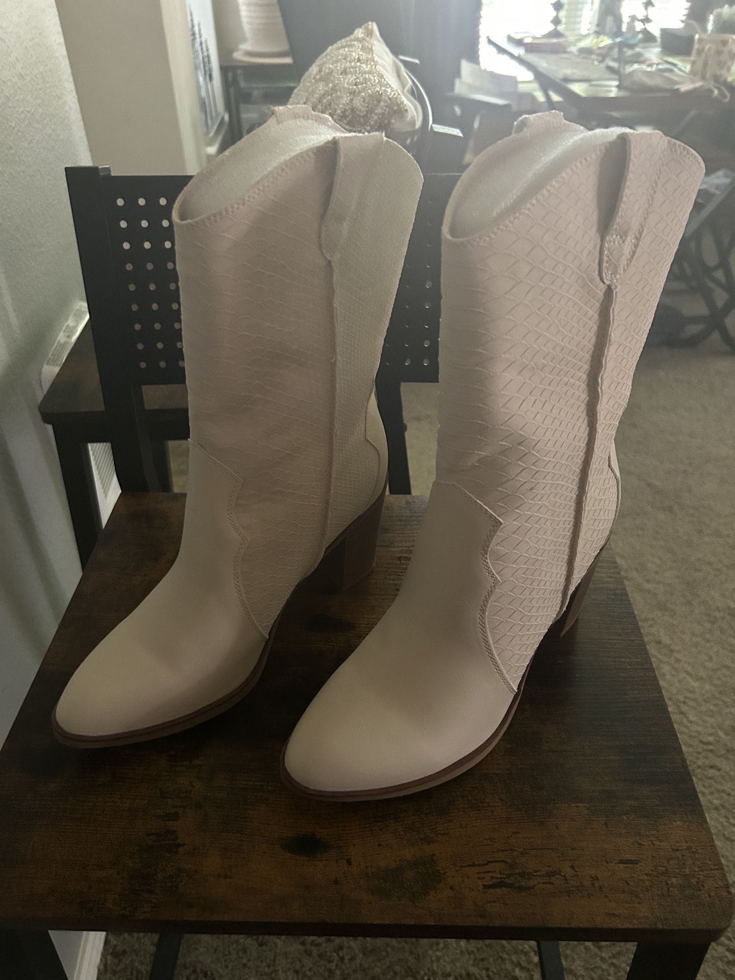 Women’s Boots -New Never Worn