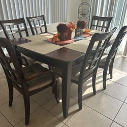 Dining table And 6 Chairs 