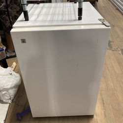 Stand Up Mini Freezer