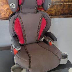 NICE BOOSTER SEAT 
