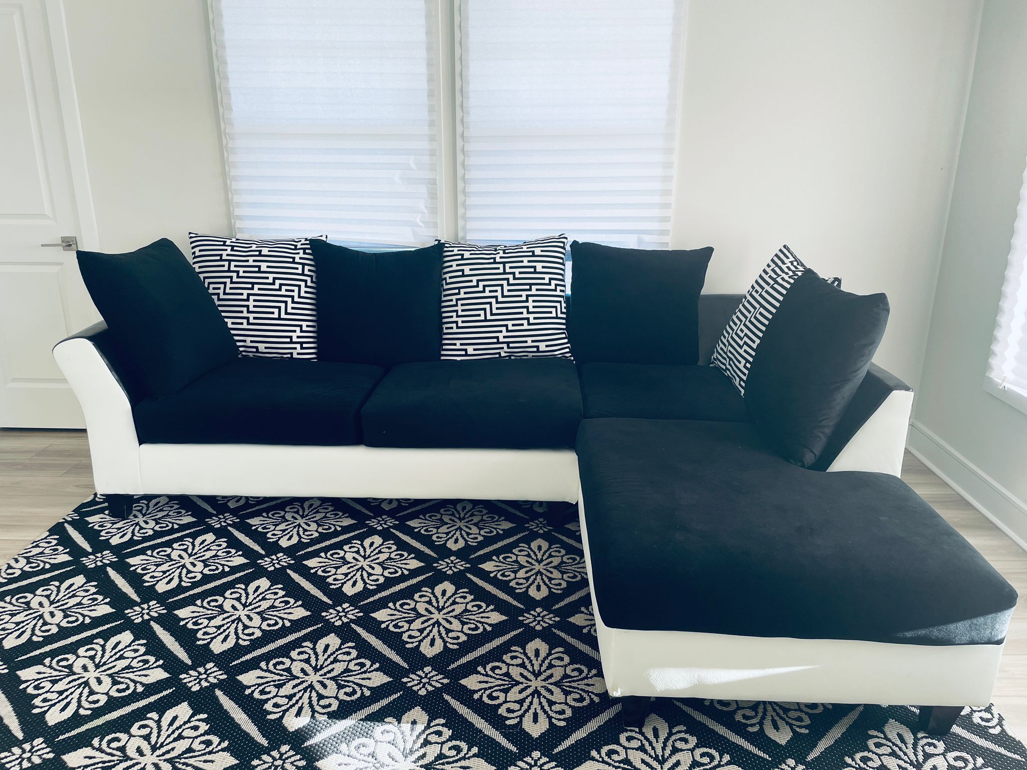 2pc Black And White Sofa Set