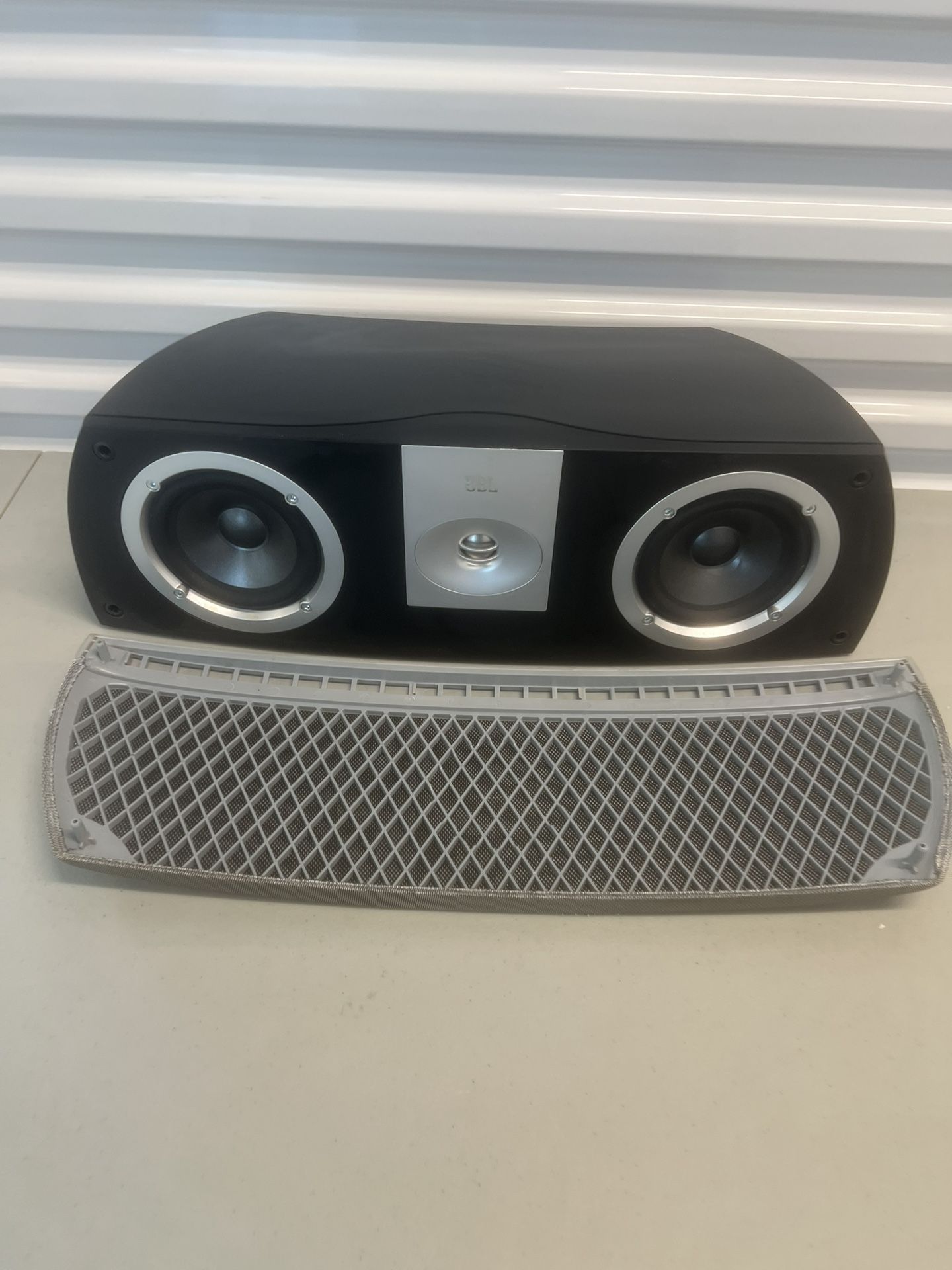 JBL Center Channel Speaker Venue Series, High-Quality Voice, 8 Ohms. Used in good condition with some cosmetic blemishes and imperfections. The grill