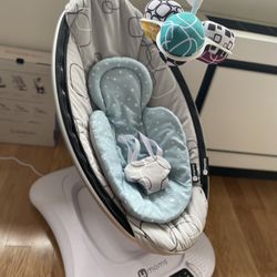 4moms mamaroo swing 1037 + Newborn Insert 