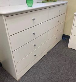 Eight drawers dresser