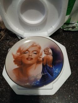 Marilyn Mowroe plates: The Gold Collection