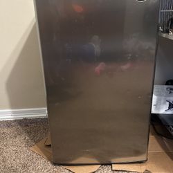 Sanyo Mini Fridge And Freezer