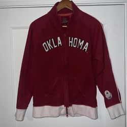  OU Oklahoma Sooners Vintage To A Tee GG The Brand Full Zip Jacket Womens Large. Varsity bomber style jacket. No holes/tears/rips. Cat free and smoke 