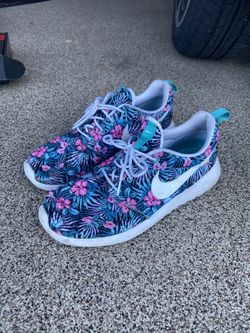 Nike Floral Roshes, Barely Worn